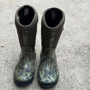 Kids Camouflage  Bogs size 2